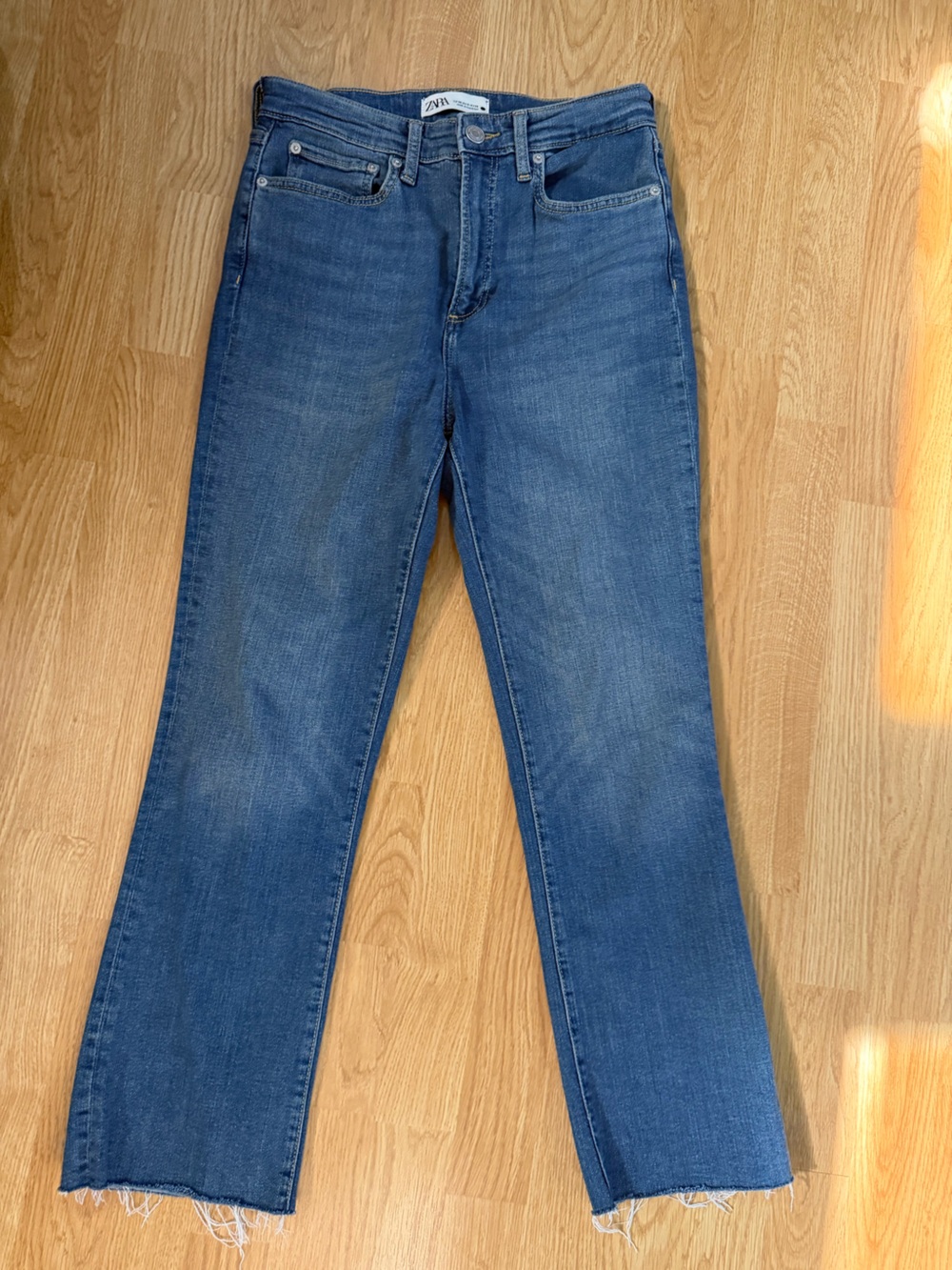 Zara Mid Rise Cropped Jeans